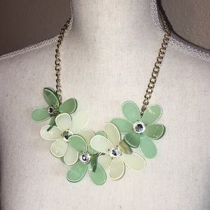 Green fun floral necklace